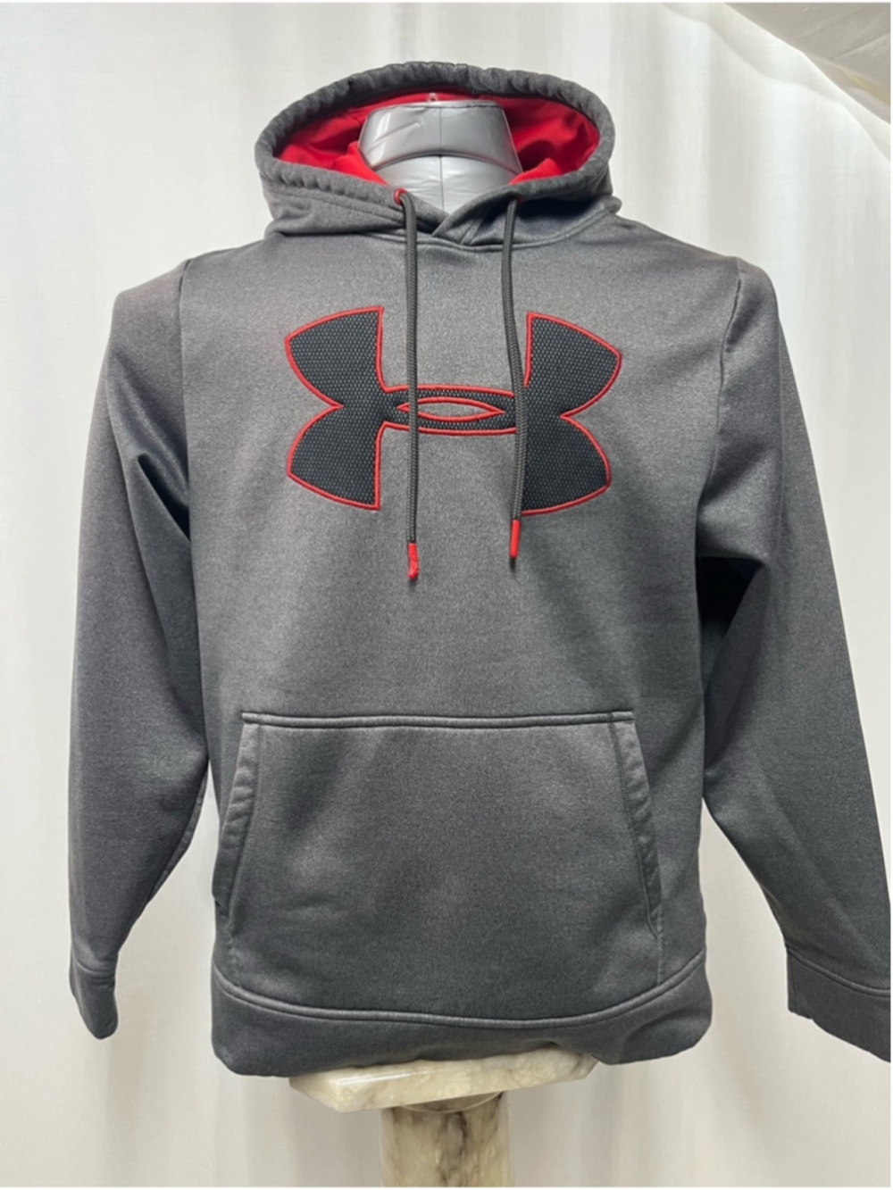 Under Armour Men's small Charcoal Gray Hoodie with Red accents and Logo 1554